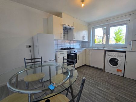 4 Bed Terraced House, Ivy Road, E16 - Photo 3