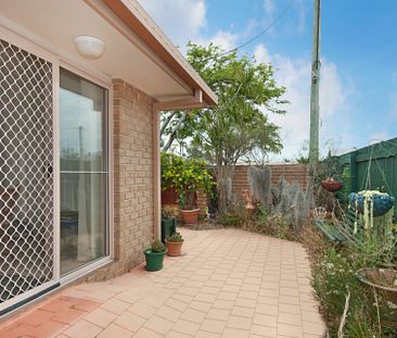 Spacious Central Ballina Unit - Photo 5
