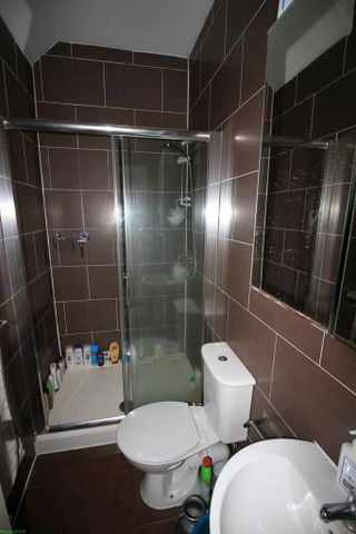 4 bedroom terraced house to rent - Photo 5