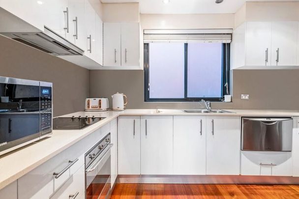 Spacious Two Bedroom! - Photo 1