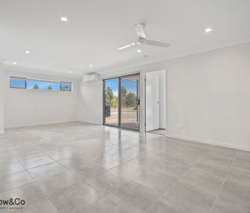 2BED HOME WITH A LARGE OPEN PLAN LIVING WITH AIR-CON - Photo 2