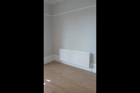 2 Bed Flat, Warham Road, CR2 - Photo 3