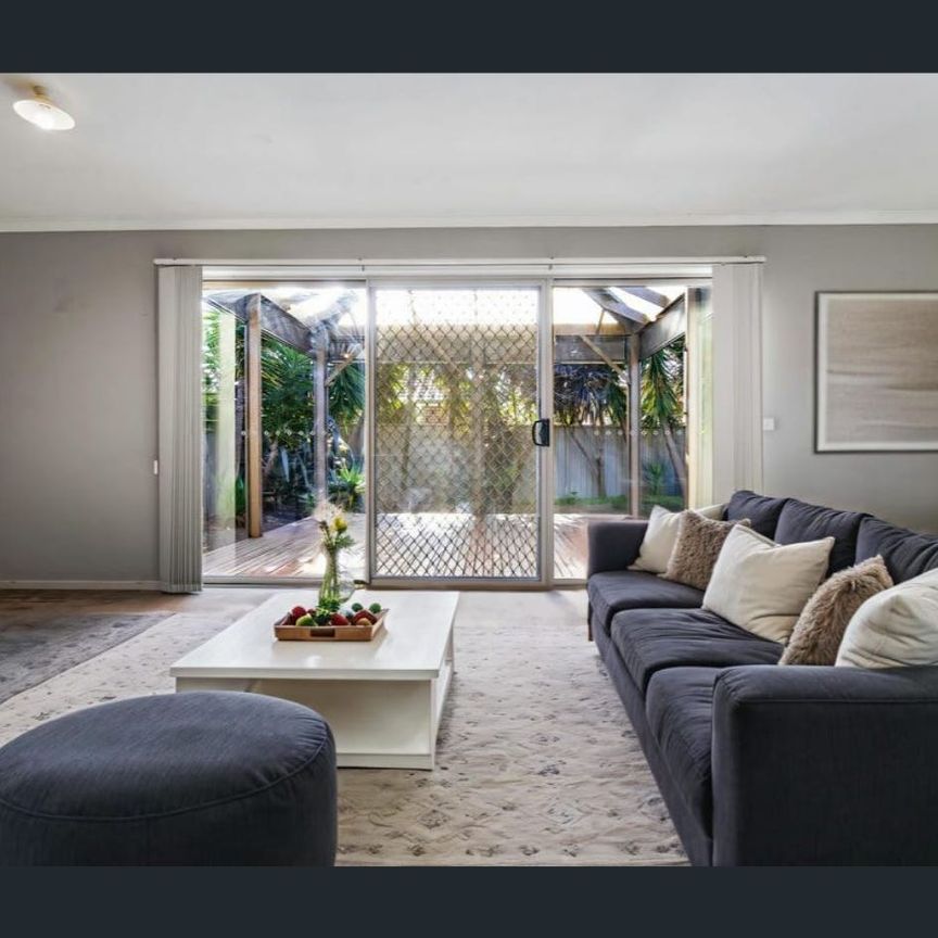 Modern & Comfortable Family Living in Hunt Club Estate - Photo 1