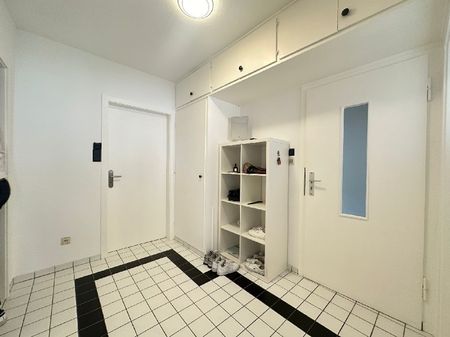 KREFELD CITY: 2-ZIMMERWOHNUNG IM HERZEN KREFELDS ZU MIETEN! - Photo 2