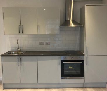 Studio Flat, High Road, N17 - Photo 2