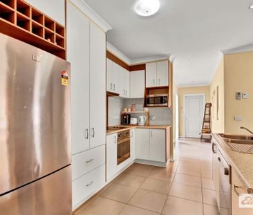 Low maintenance living! - Photo 1