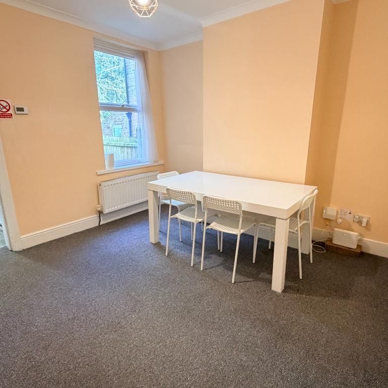 4 bedroom terraced house to rent - Photo 1