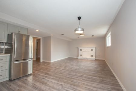 27 Rollins Dr, Welland - 2 Bedroom Lower Unit - Photo 2