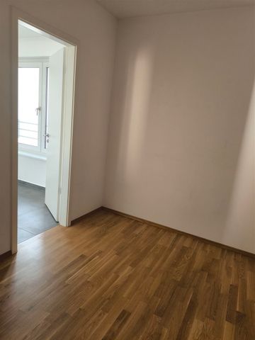 Zentrum-Südost! Wunderschöne 5 Zi. Whg., Parkett, 2 Bäder, Gäste WC, AK, Dachterrasse!!! - Photo 3