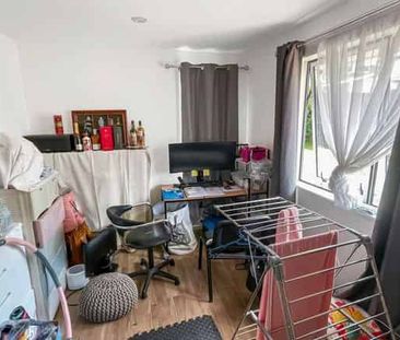 Three bedroom home! - Photo 1