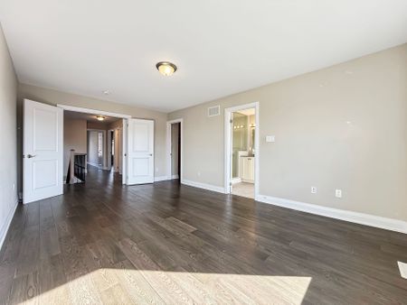 For Lease - 922 Isaac Phillips Way, Newmarket, Ontario - Photo 4