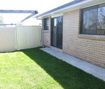 Beautiful Flat with off Street Parking&excl; - Photo 2