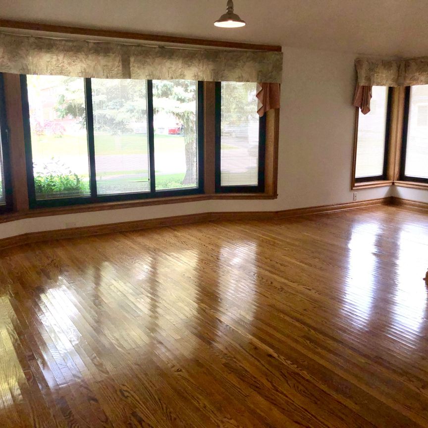 For Lease - 39 Spruce Avenue, Richmond Hill, Ontario - Photo 1