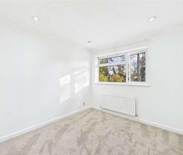 Pendragon Way, Camberley, Surrey, GU15 - Photo 5