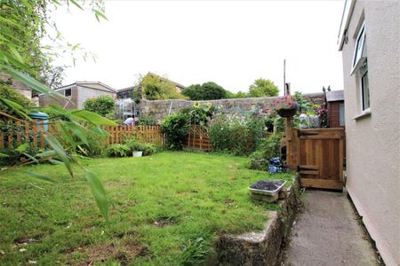 2 bedroom end of terrace house to rent - Photo 4