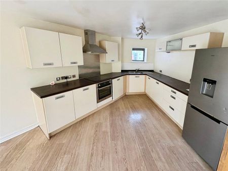 2 bedroom flat to rent - Photo 4