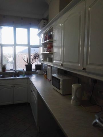 Studio Flat, Eagle Lodge, NW11 - Photo 4