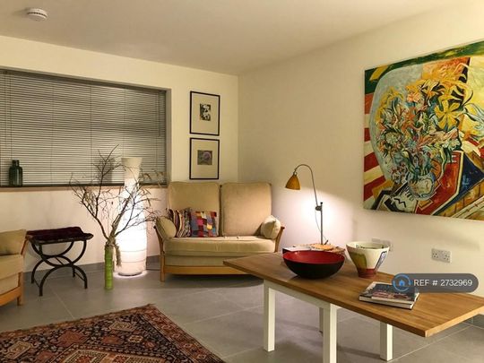 4 bedroom semi-detached house to rent - Photo 1