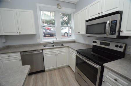 223 Ontario Street apartment — St. Catharines, ON (1-Bedroom) - 1 Bedroom - Photo 4