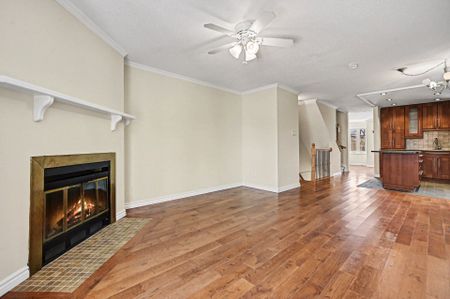 For Lease - 207 Mart Circle, Manor Park - Cardinal Glen and Area, Ontario - Photo 3