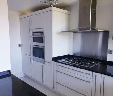 3 bedroom apartment to rent - Photo 1