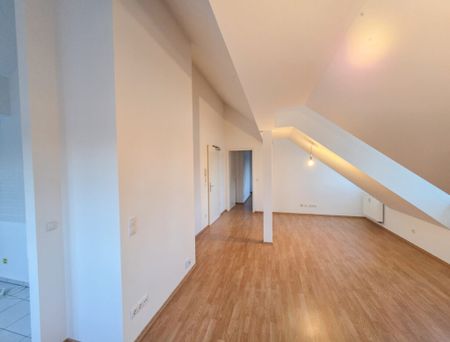 Helle 2-Zimmer-DG-Wohnung mit Tageslichtbad - Foto 5