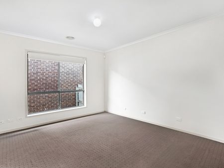 This home needs a new family - Photo 4