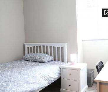 Bed in shared 4-bedroom flat for rent in Whitehall, Dublin - Photo 6