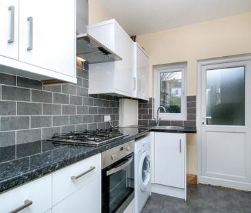 3 bedroom terraced house to rent - Photo 2