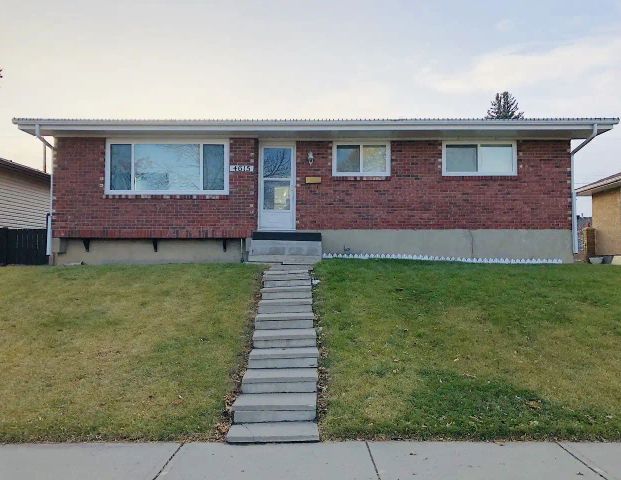 $2000 Entire House -3 Bedroom 1.5 Bathroom Rental — 3 Bedrooms House - Photo 1