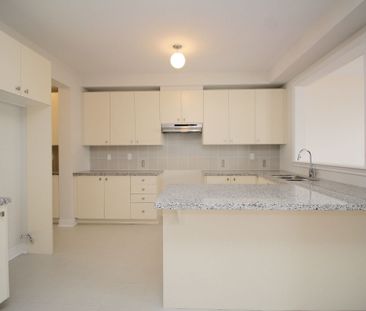 For Lease - 102 Hilts Drive Unit# 2nd & 3rd, Richmond Hill, Ontario - Photo 6