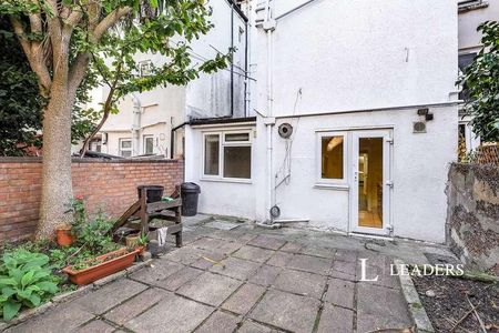 Ashford Road, BN21 - Photo 2