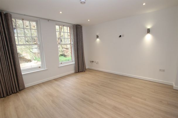 Peveril Drive, NG7 - Photo 1