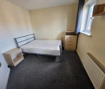 4 bedroom townhouse to rent - Photo 5