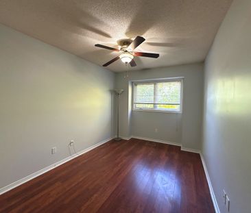 For Lease - 2215 Cleaver Avenue Unit# 22, Burlington, Ontario - Photo 3