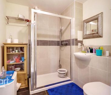 4 bedroom end of terrace house to rent - Photo 6