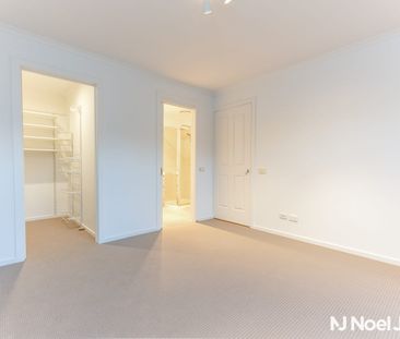 Beautifully Renovated Unit In Prime Position - Photo 5