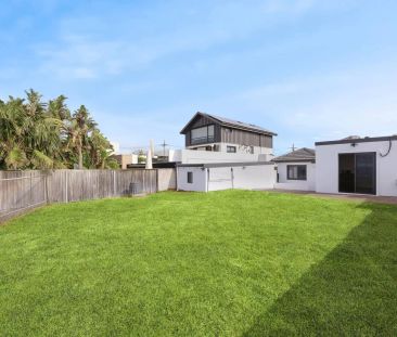 Newly Renovated Oceanfront Residence with Panoramic Coastal Views - Photo 2