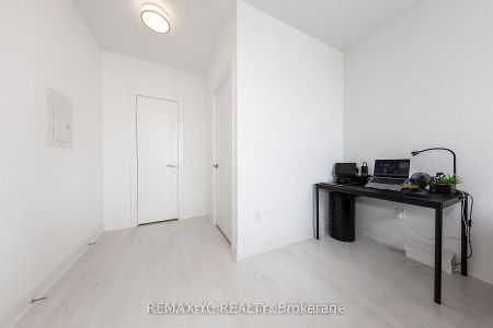 For Lease - 20 Inn on The Park Unit# 436, Toronto, Ontario - Photo 2