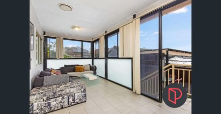 UPDATED SPACIOUS 5-BEDROOM FAMILY HOME - Photo 2