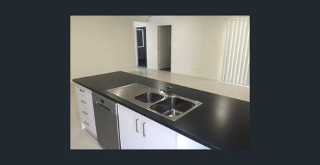 4 Bed + 1 Rec + 2 Bath House close to State School - Photo 5