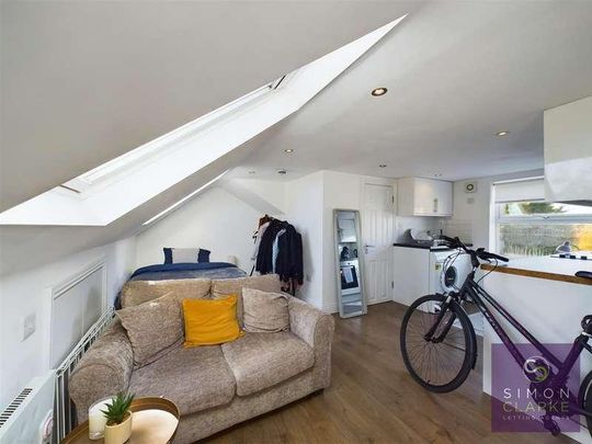 High Road, North Finchley, (inc W/rates), N12 - Photo 1