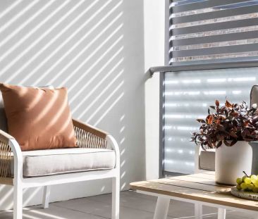 Split-level apartment in warehouse conversion - Photo 4