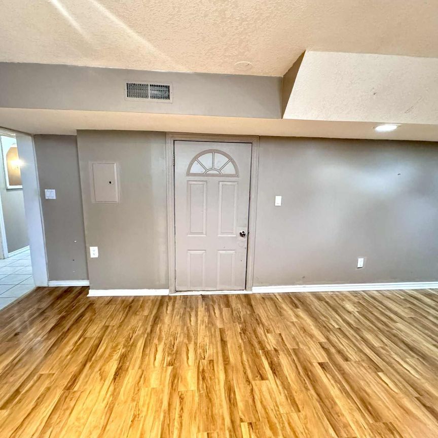 For Lease - 141 Gunn Street Unit# Lower, Barrie, Ontario - Photo 1