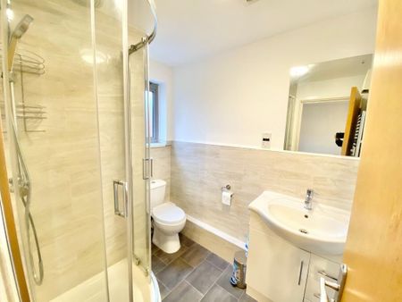 3 bedroom flat to rent - Photo 5