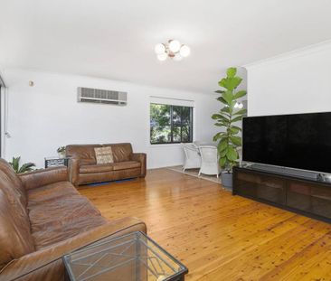 'Sea' Easts Beach - 4 bedroom home & more - Photo 5