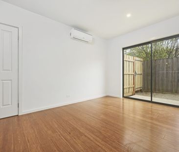 Stunning self contained townhouse - Photo 6