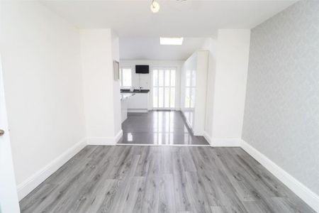 4 bedroom terraced house to rent - Photo 2