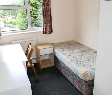 6 bedroom semi-detached house to rent - Photo 1