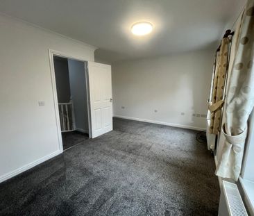 5 bed town house to rent Felton Close, Stafford ST17 - Photo 2